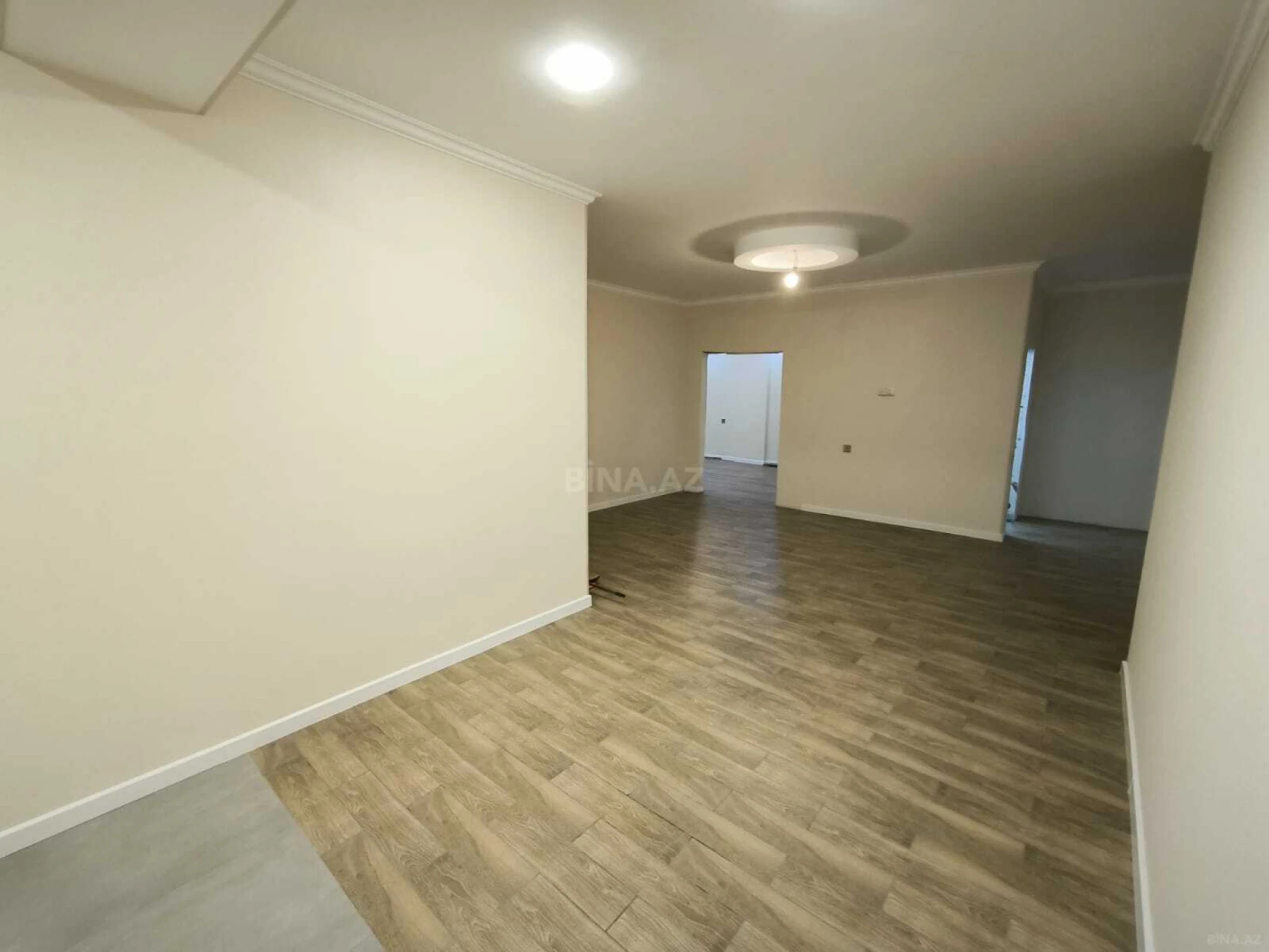 Satılır 3 otaqlı mənzil 145 m²