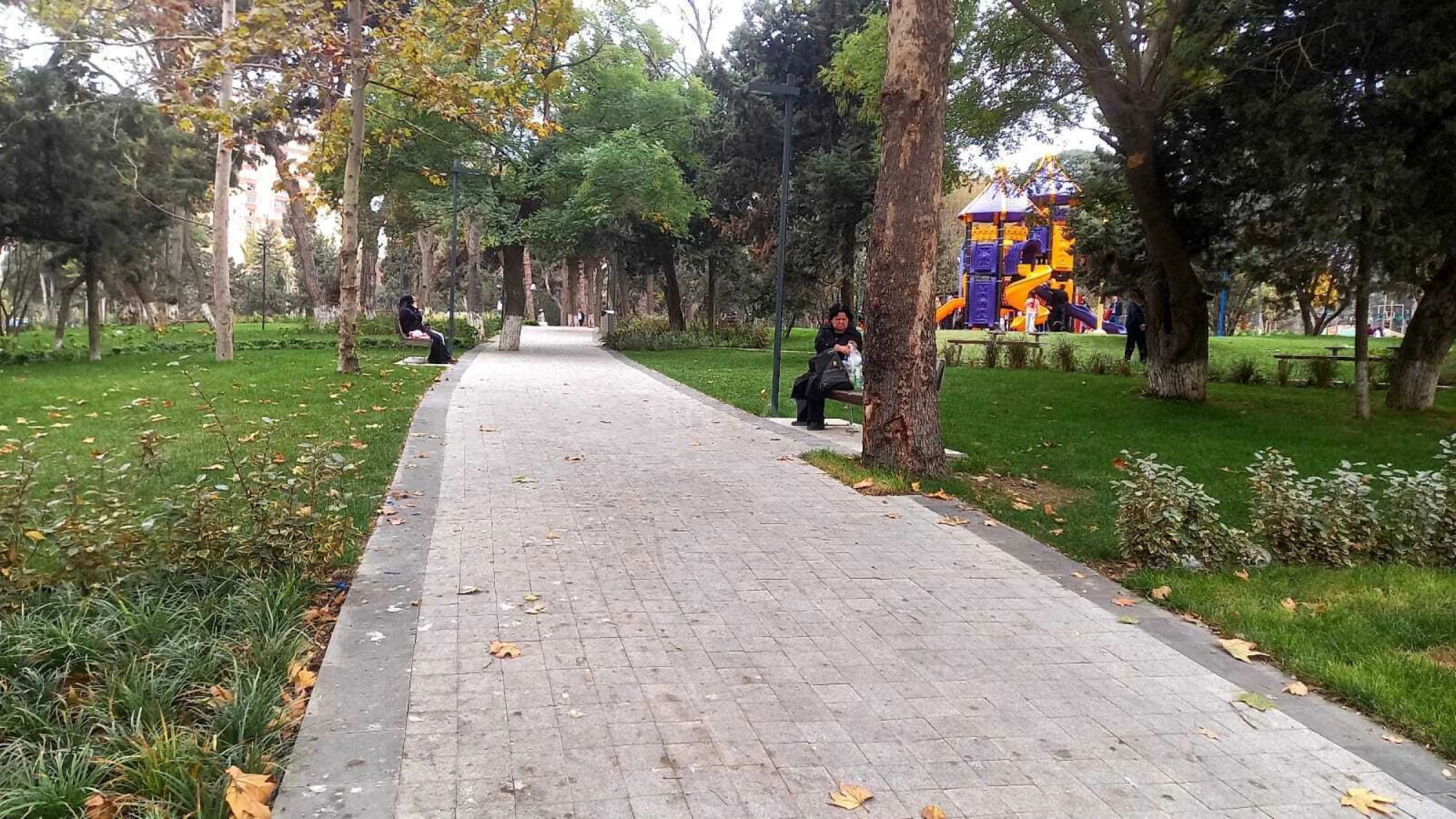 Satılır 3 otaqlı mənzil 145 m²