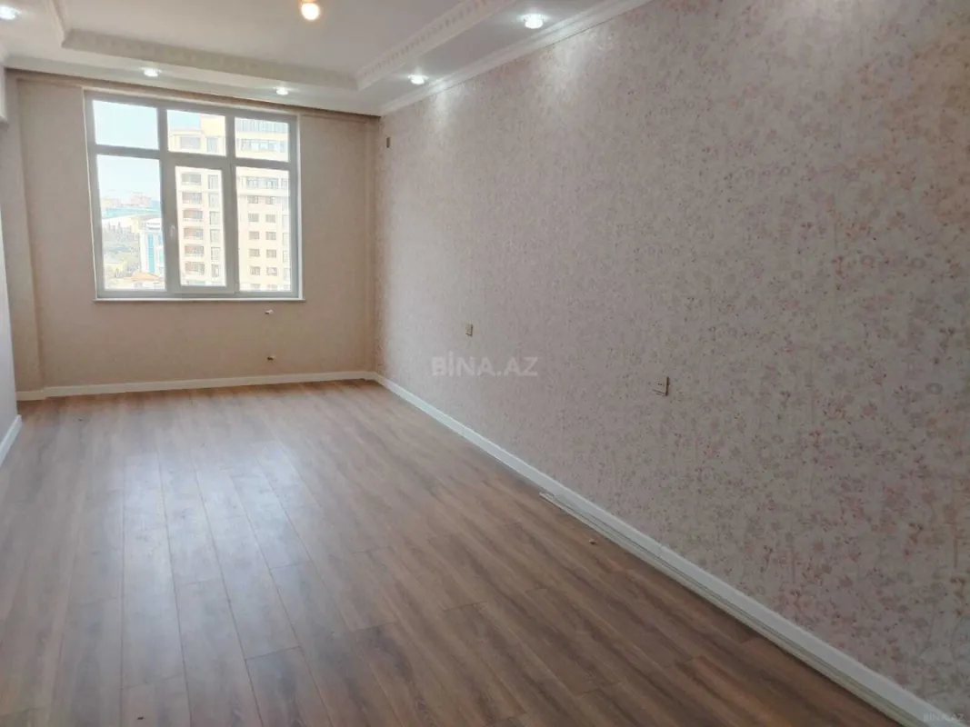 Satılır 3 otaqlı mənzil 145 m²