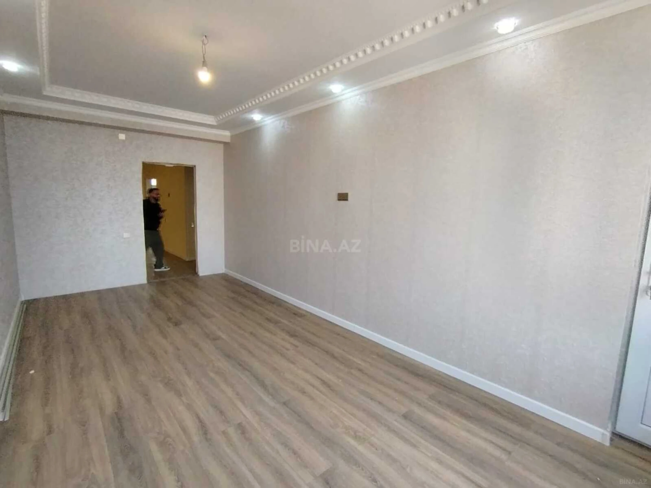 Satılır 3 otaqlı mənzil 145 m²