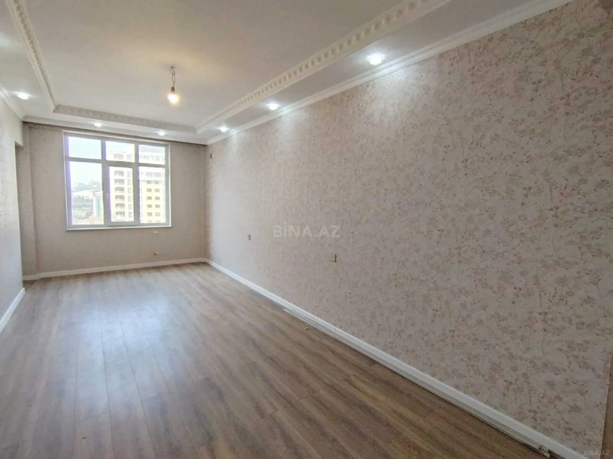 Satılır 3 otaqlı mənzil 145 m²