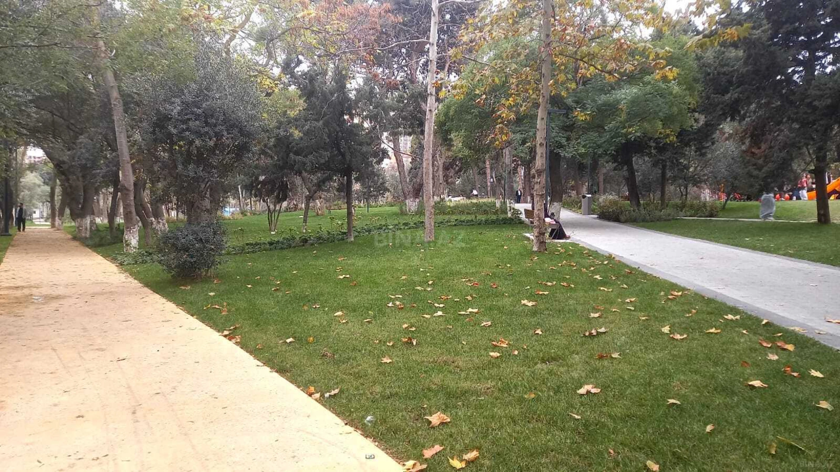 Satılır 3 otaqlı mənzil 145 m²