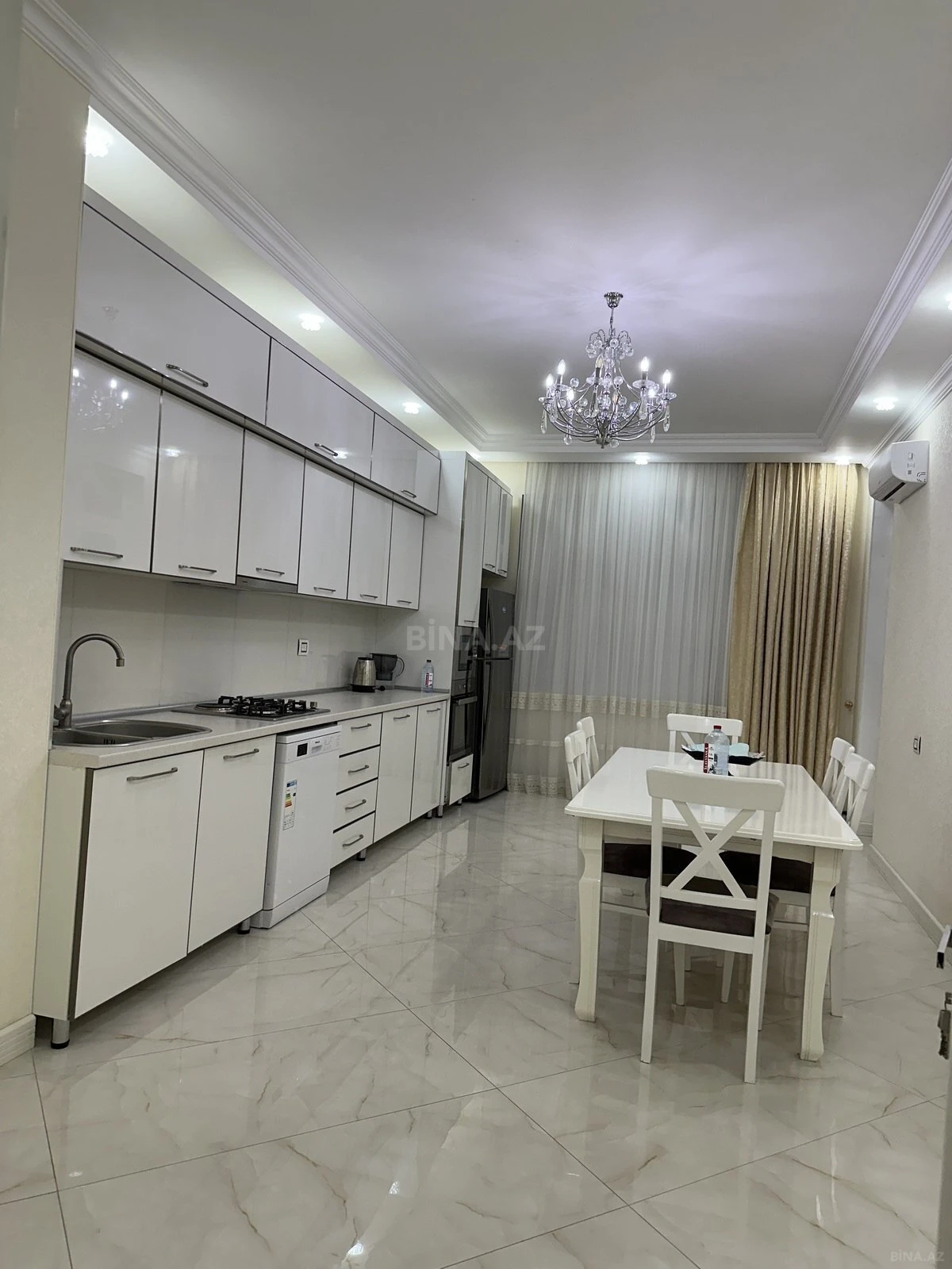 Kirayə verilir 3 otaqlı mənzil 150 m²