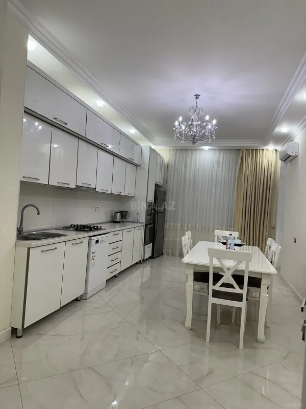 Kirayə verilir 3 otaqlı mənzil 150 m²