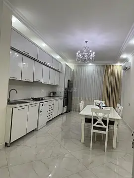 Kirayə verilir 3 otaqlı mənzil 150 m²