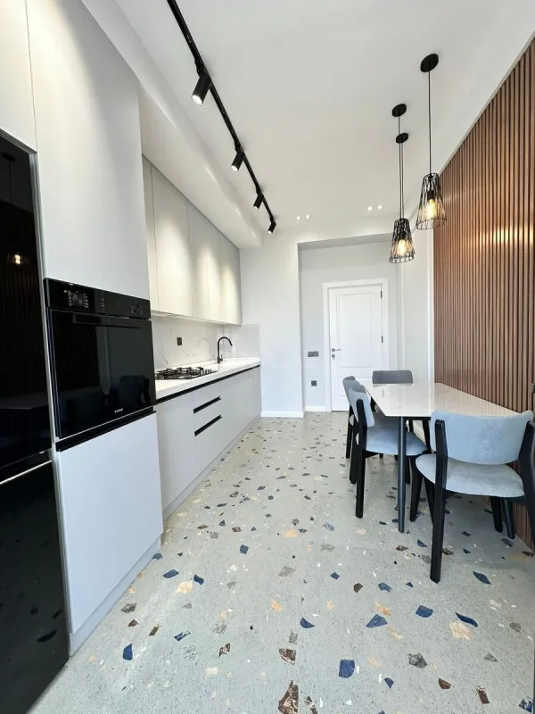 Satılır 2 otaqlı mənzil 68 m²