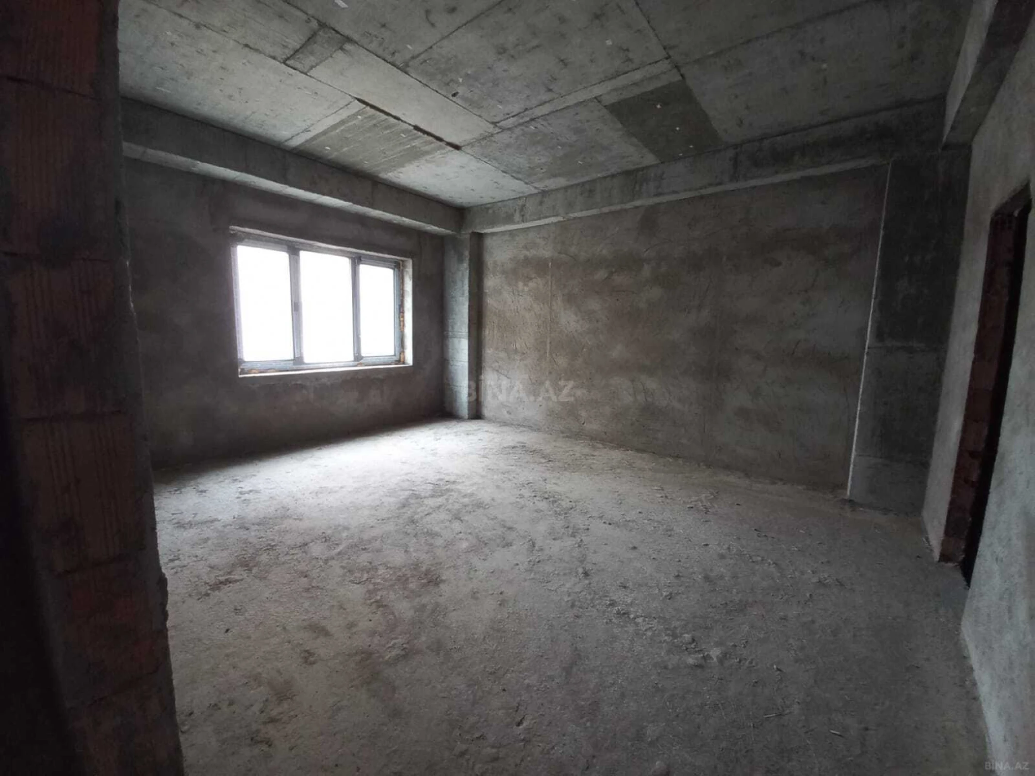 Satılır 3 otaqlı mənzil 141 m²