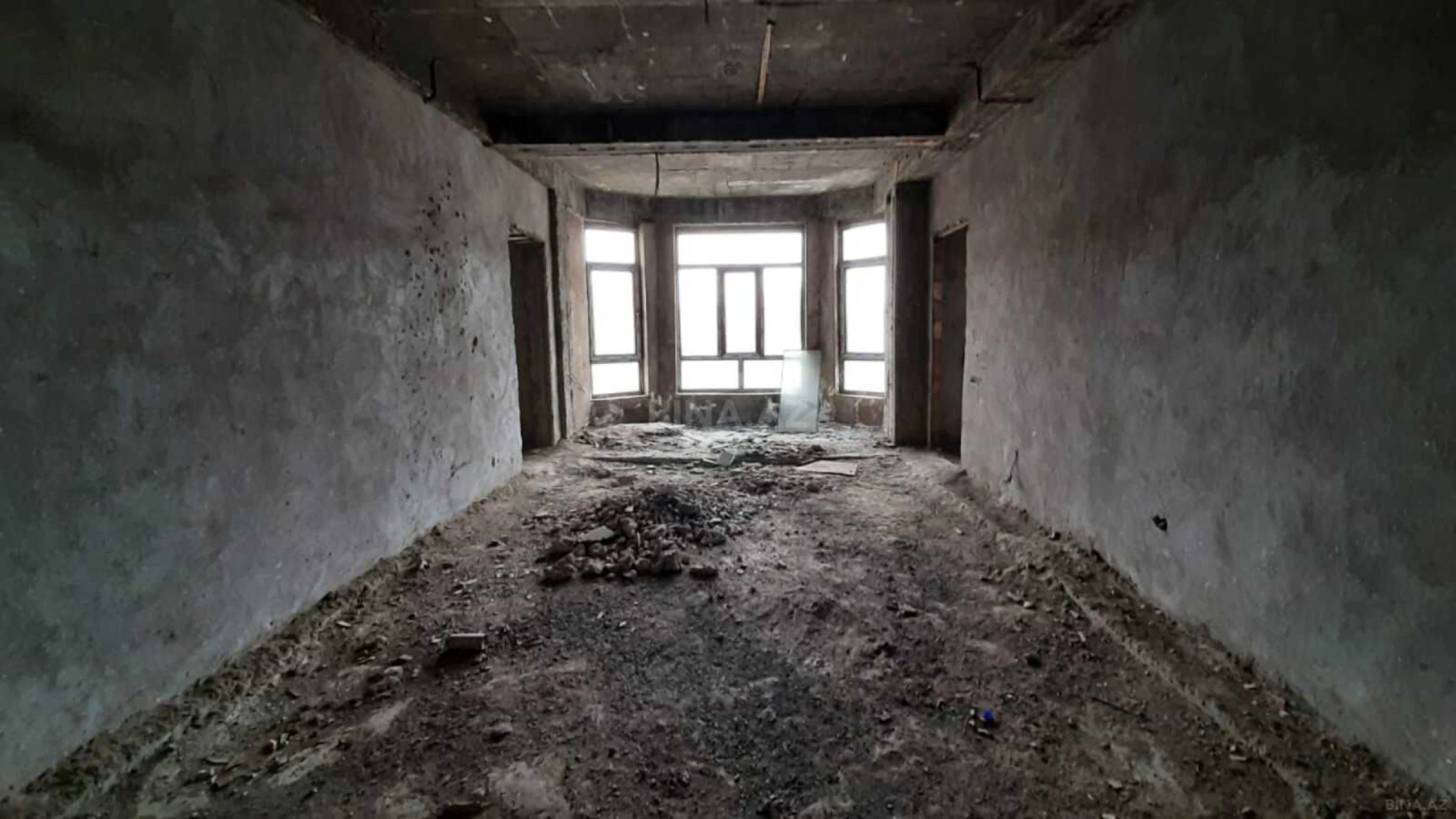 Satılır 3 otaqlı mənzil 141 m²