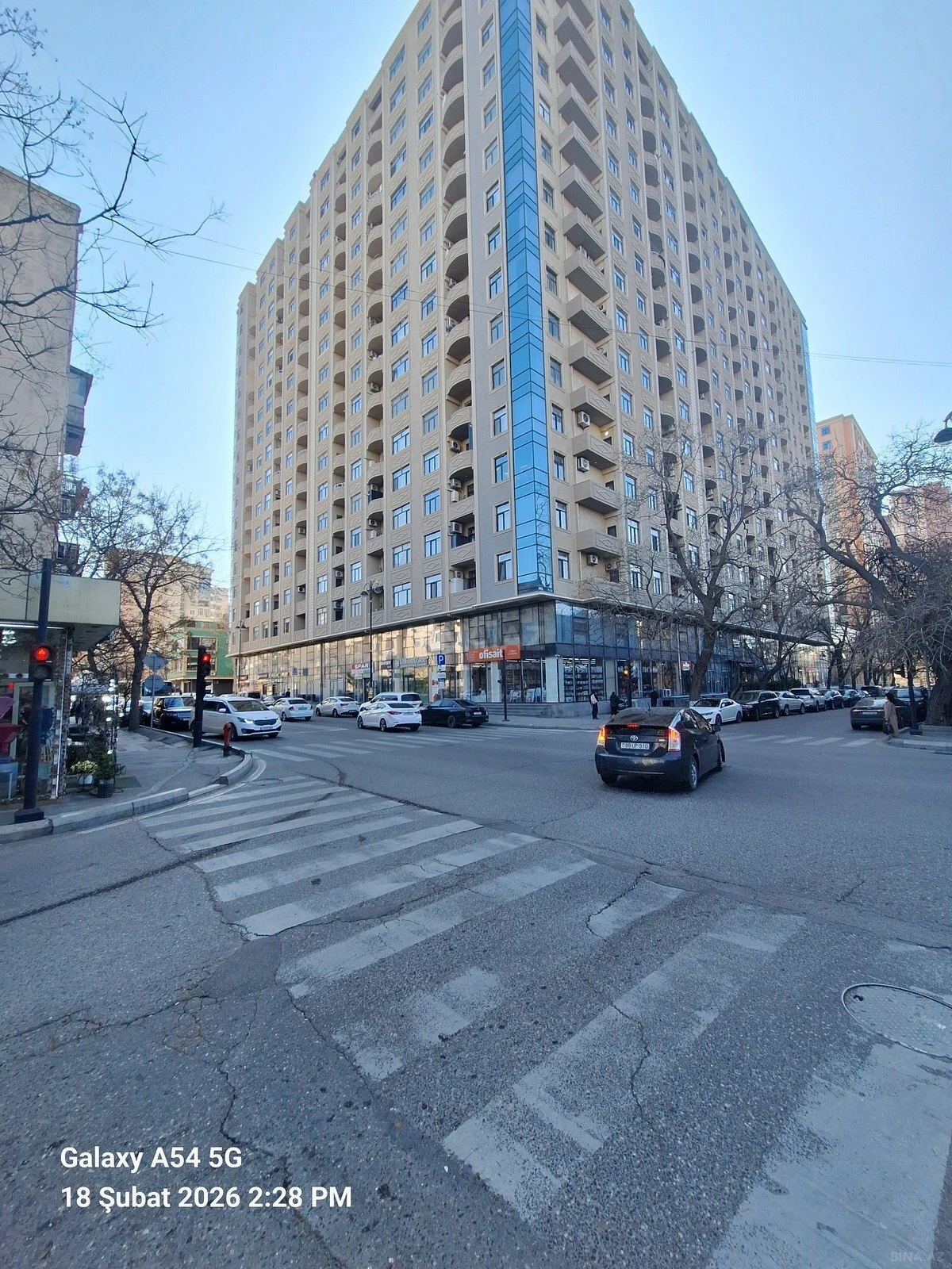 Satılır 3 otaqlı mənzil 141 m²