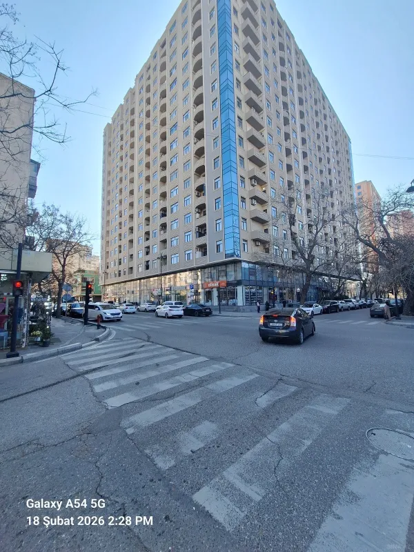 Satılır 3 otaqlı mənzil 141 m²