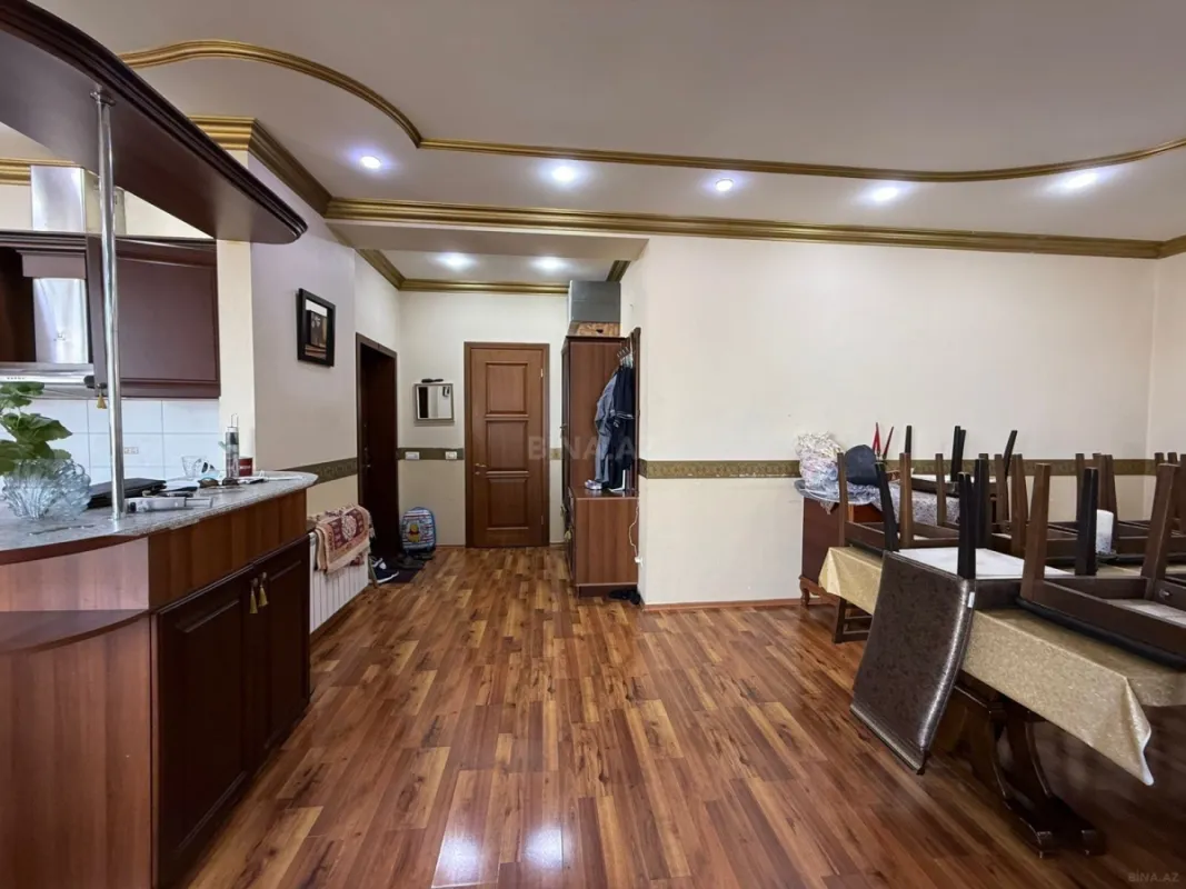 Satılır 3 otaqlı mənzil 165 m²