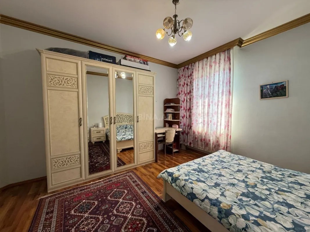 Satılır 3 otaqlı mənzil 165 m²