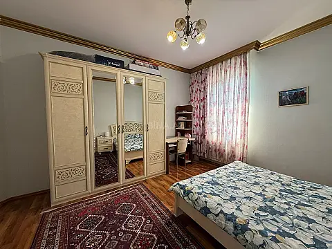 Satılır 3 otaqlı mənzil 165 m²