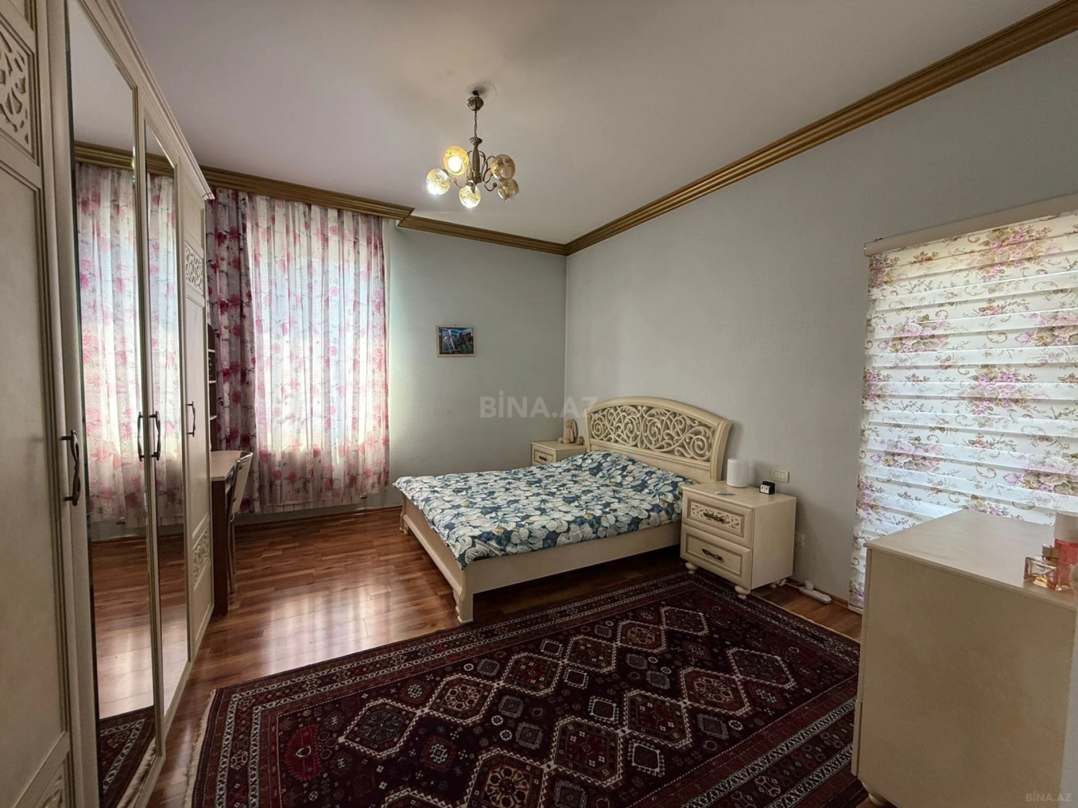 Satılır 3 otaqlı mənzil 165 m²