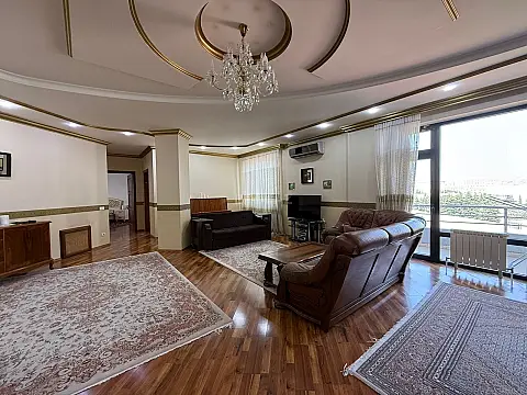 Satılır 3 otaqlı mənzil 165 m²