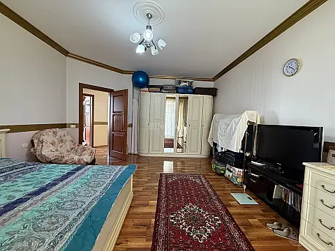 Satılır 3 otaqlı mənzil 165 m²