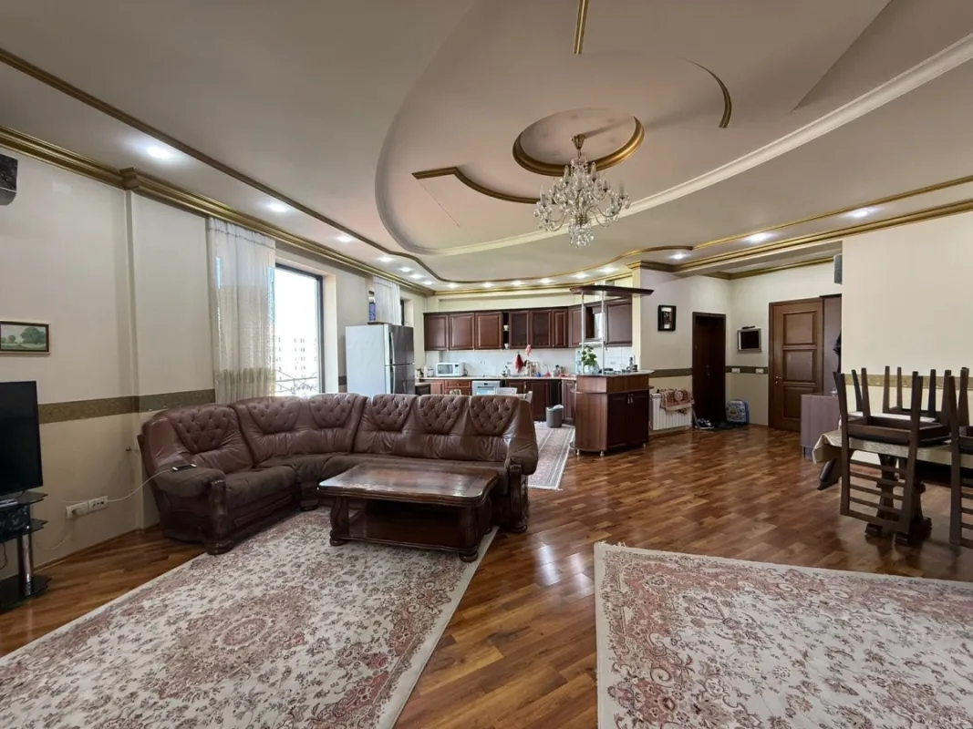 Satılır 3 otaqlı mənzil 165 m²