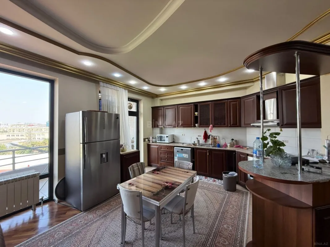 Satılır 3 otaqlı mənzil 165 m²