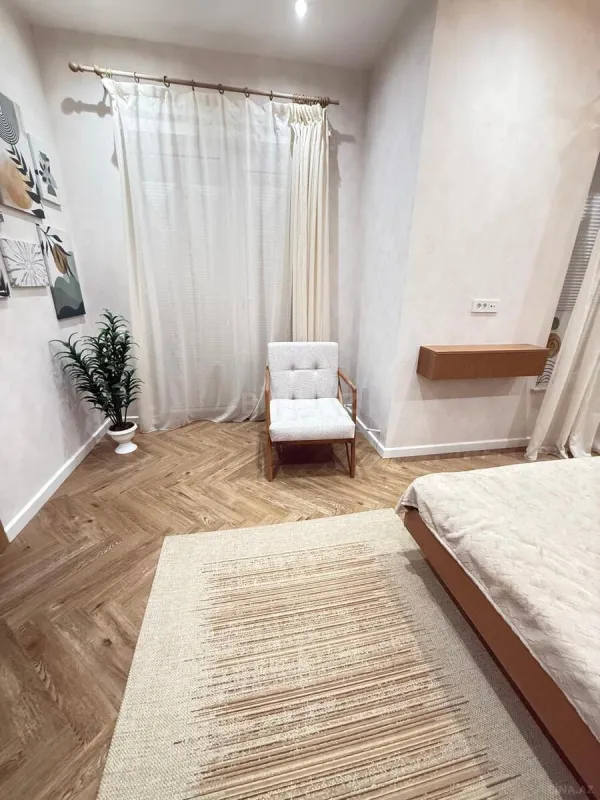 Kirayə verilir 7 otaqlı həyət evi 365 m²