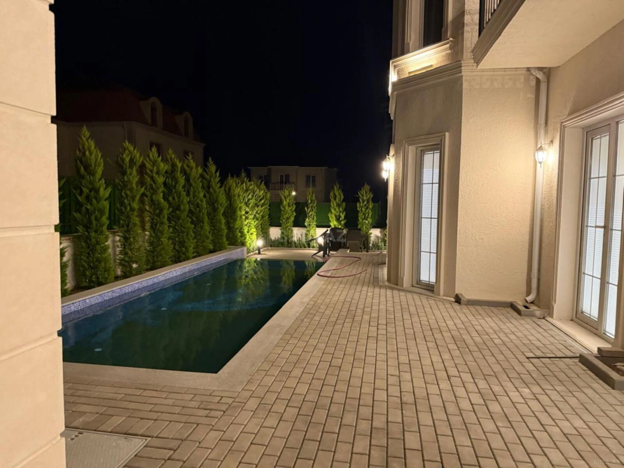 Kirayə verilir 7 otaqlı həyət evi 365 m²