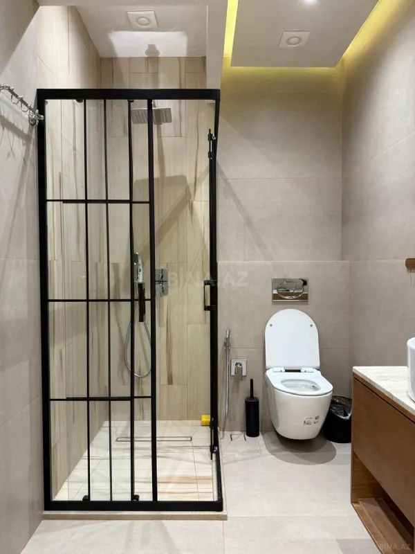 Kirayə verilir 7 otaqlı həyət evi 365 m²