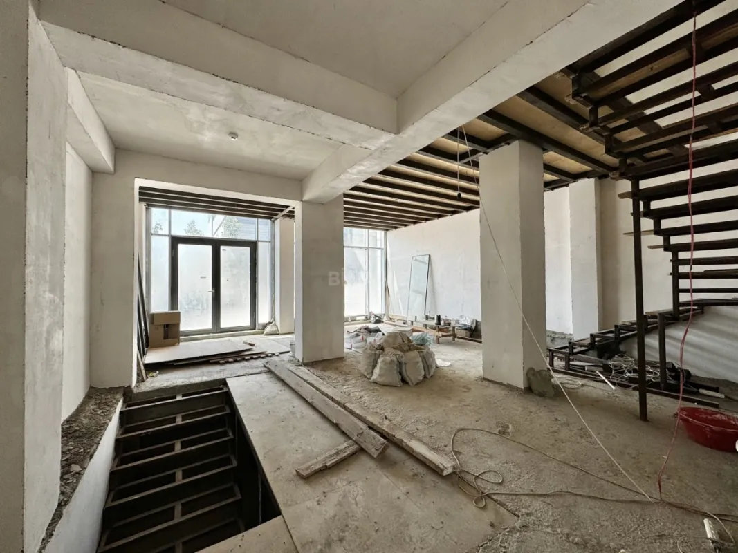 Kirayə verilir obyekt 180 m²