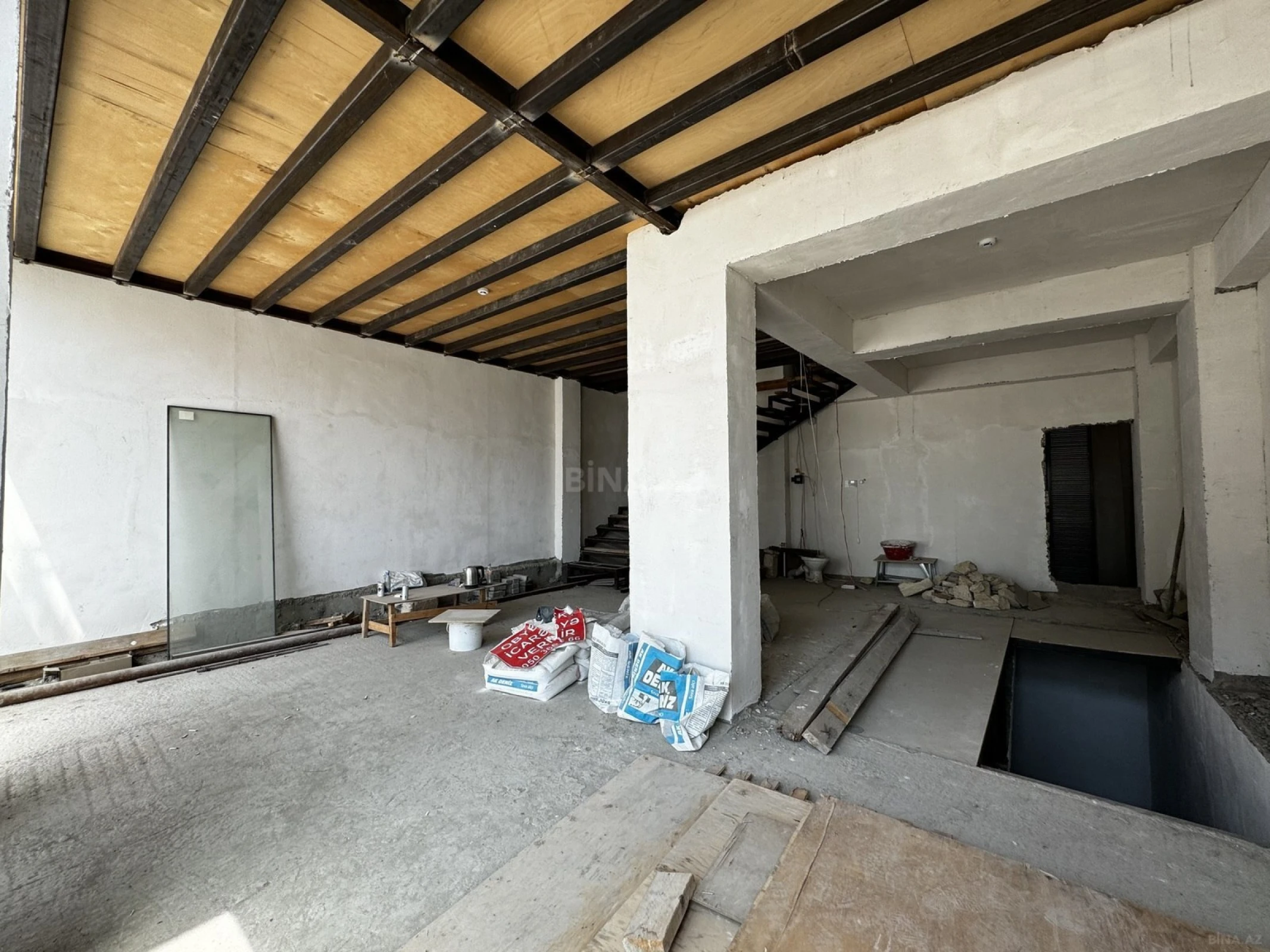 Kirayə verilir obyekt 180 m²