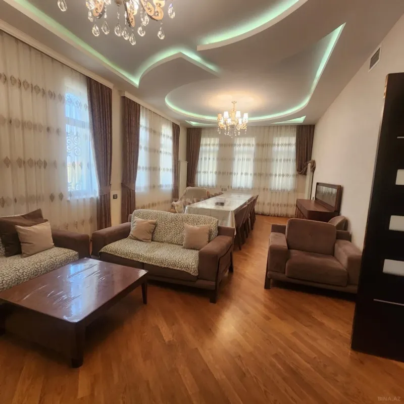 Satılır 10 otaqlı həyət evi 700 m²