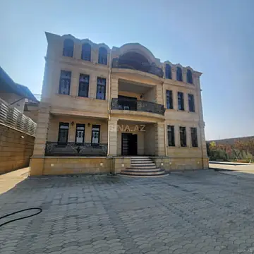 Satılır 10 otaqlı həyət evi 700 m²