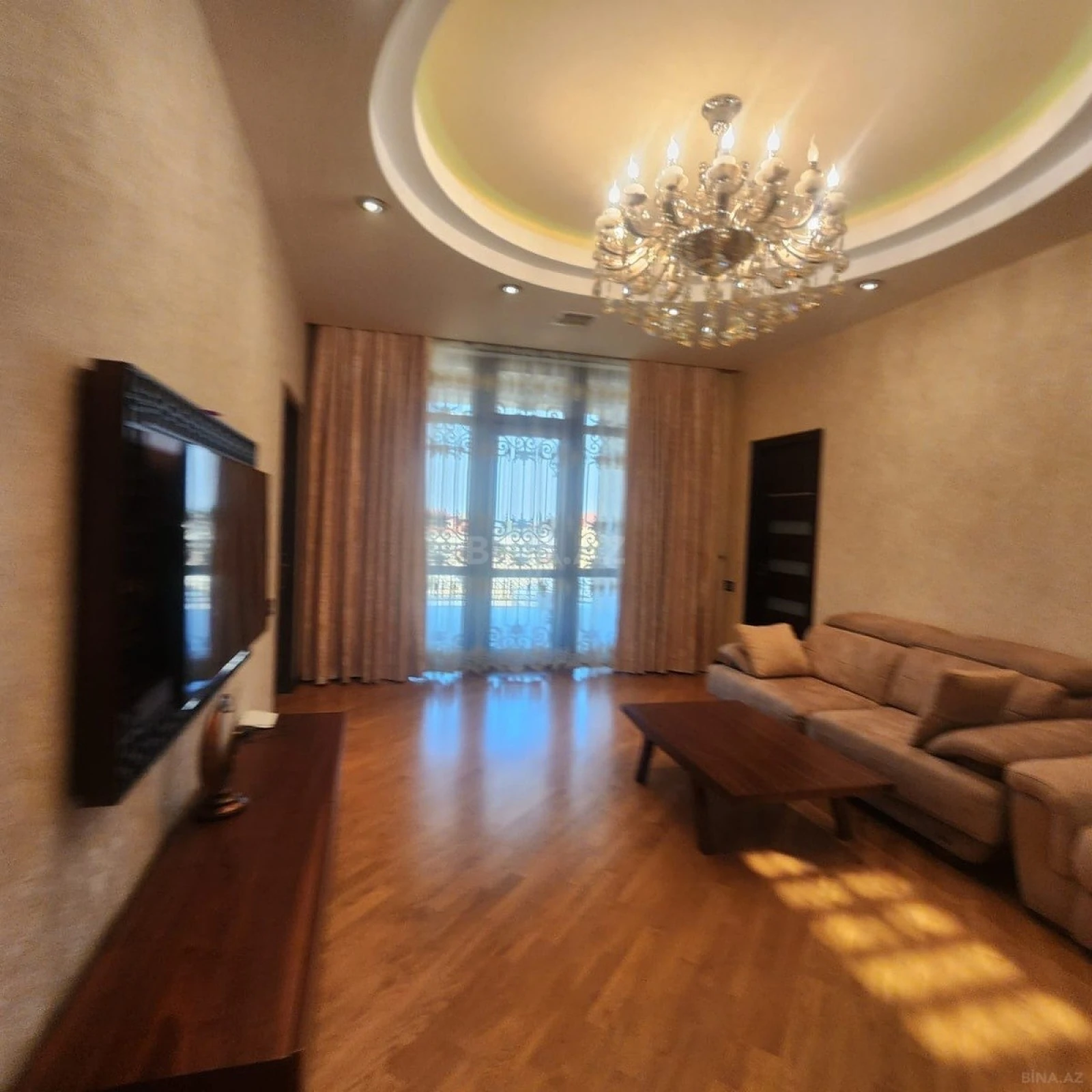 Satılır 10 otaqlı həyət evi 700 m²