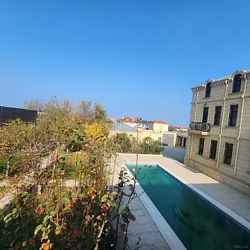 Satılır 10 otaqlı həyət evi 700 m²