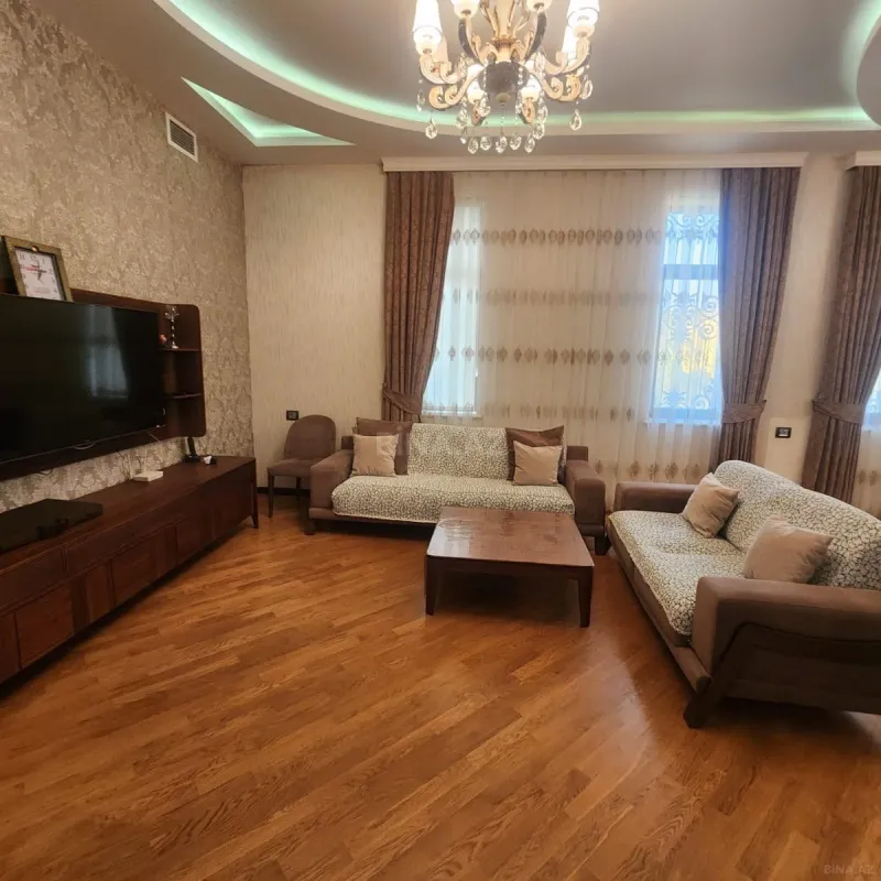 Satılır 10 otaqlı həyət evi 700 m²