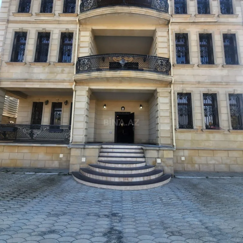 Satılır 10 otaqlı həyət evi 700 m²