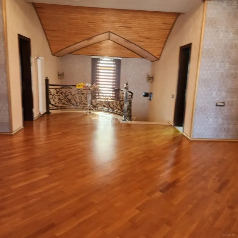 Satılır 10 otaqlı həyət evi 700 m²