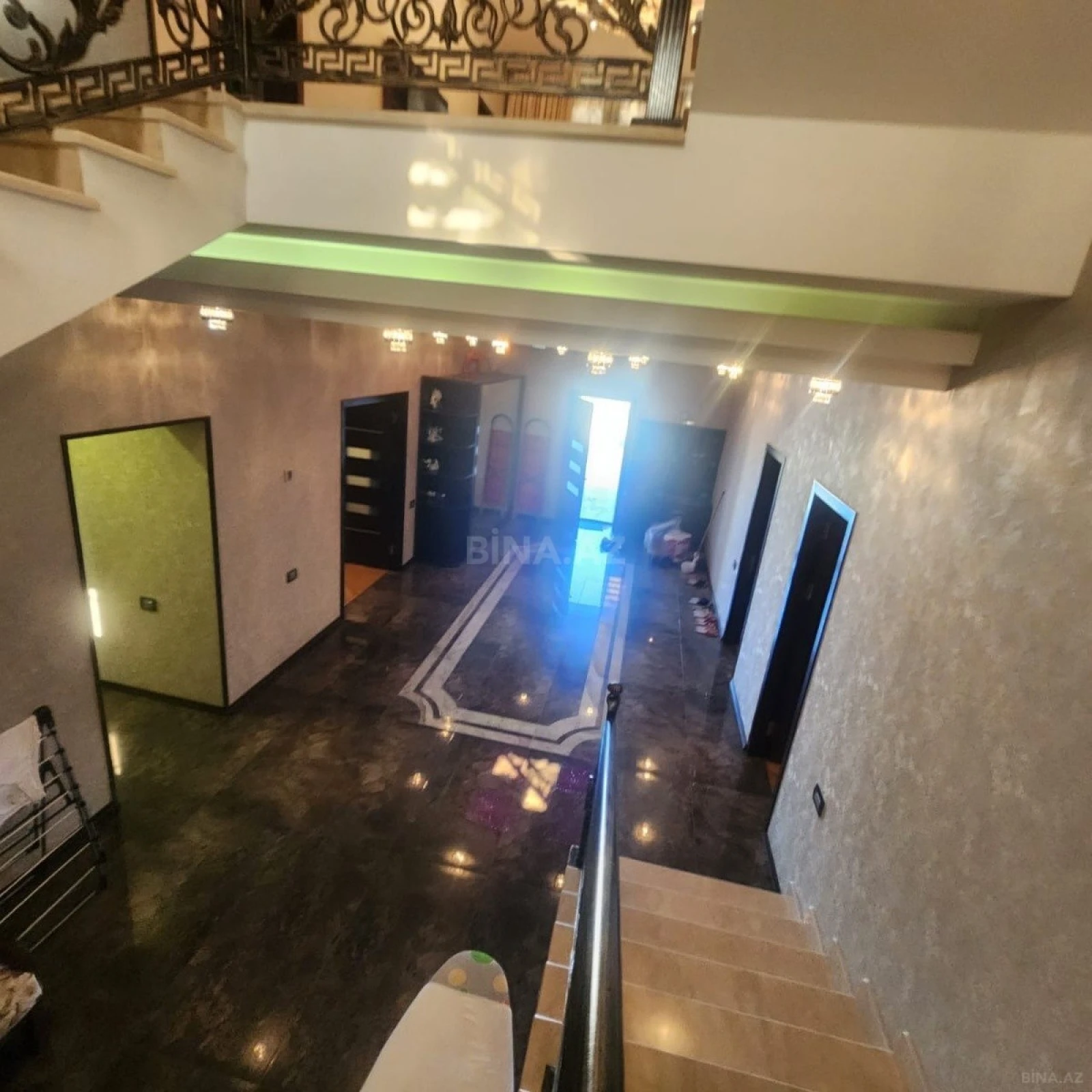 Satılır 10 otaqlı həyət evi 700 m²