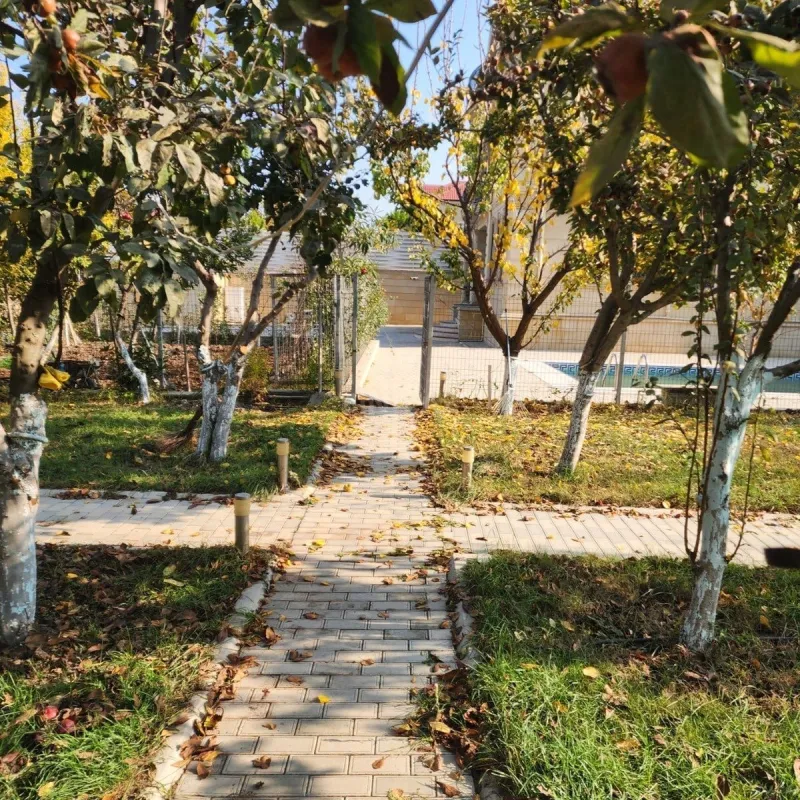 Satılır 10 otaqlı həyət evi 700 m²