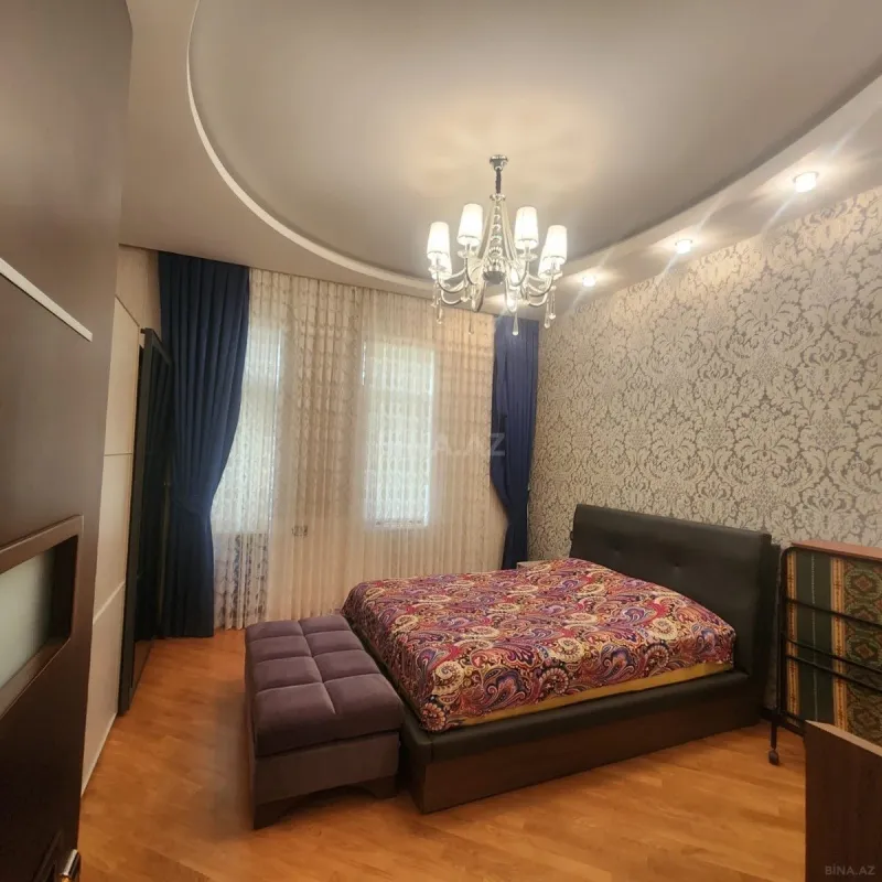 Satılır 10 otaqlı həyət evi 700 m²