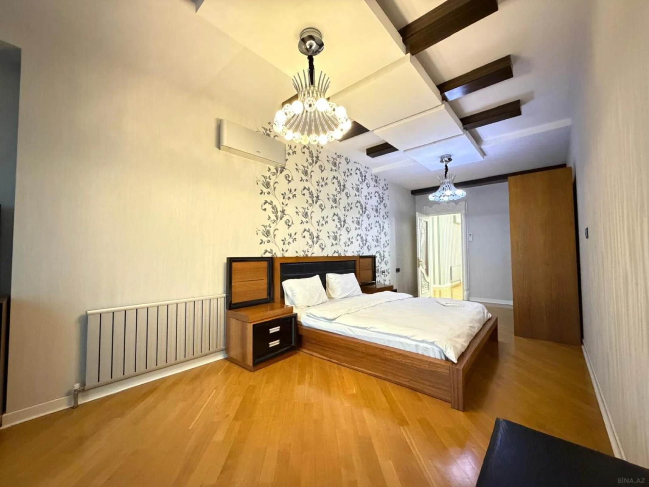 Kirayə verilir 5 otaqlı mənzil 200 m²