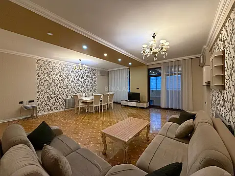 Kirayə verilir 5 otaqlı mənzil 200 m²