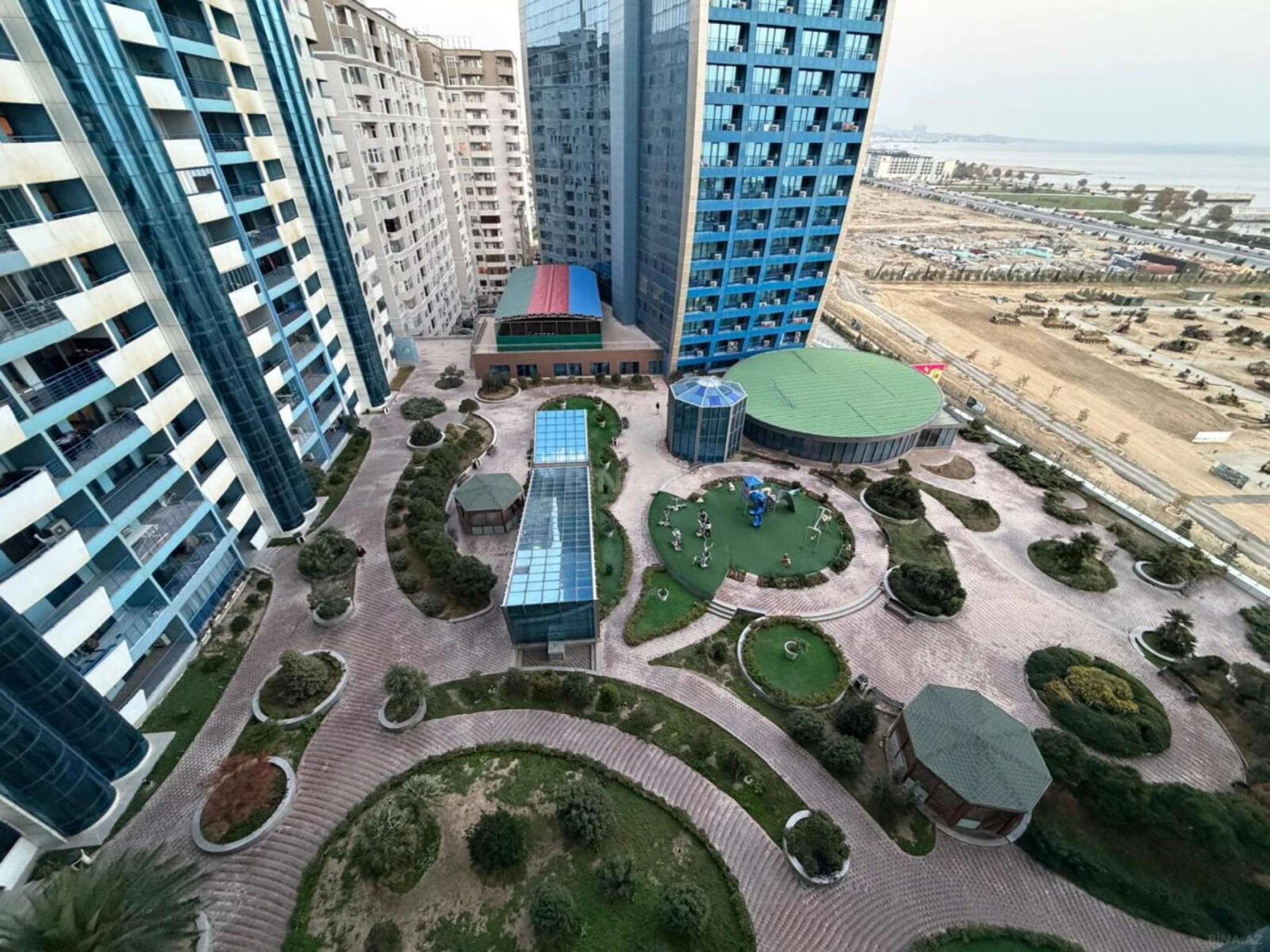 Kirayə verilir 5 otaqlı mənzil 200 m²