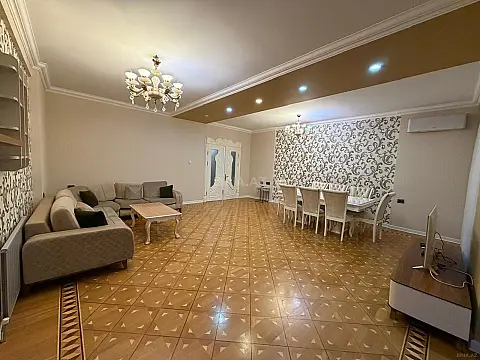 Kirayə verilir 5 otaqlı mənzil 200 m²