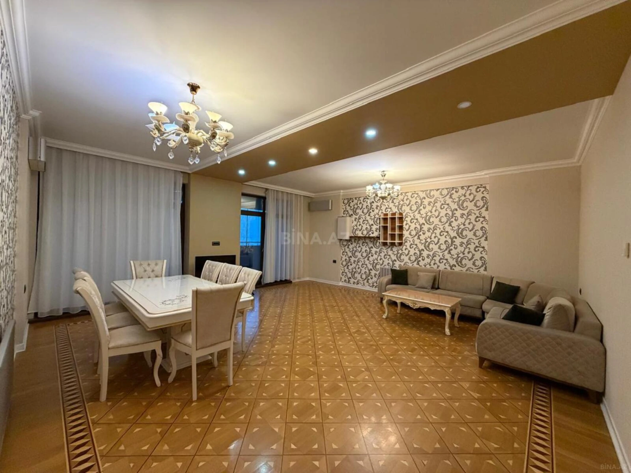 Kirayə verilir 5 otaqlı mənzil 200 m²