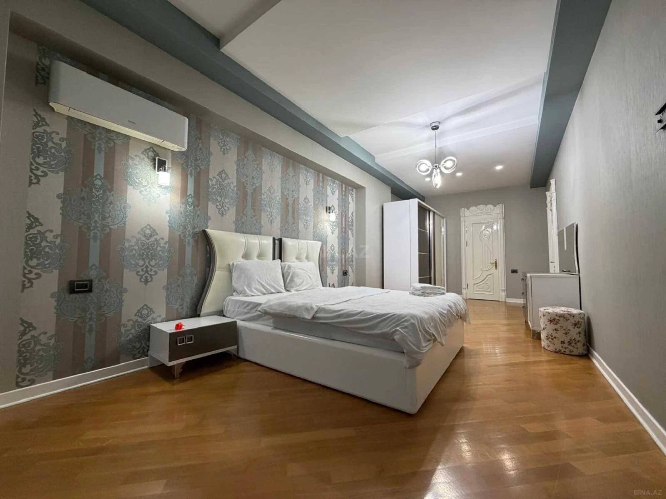 Kirayə verilir 5 otaqlı mənzil 200 m²