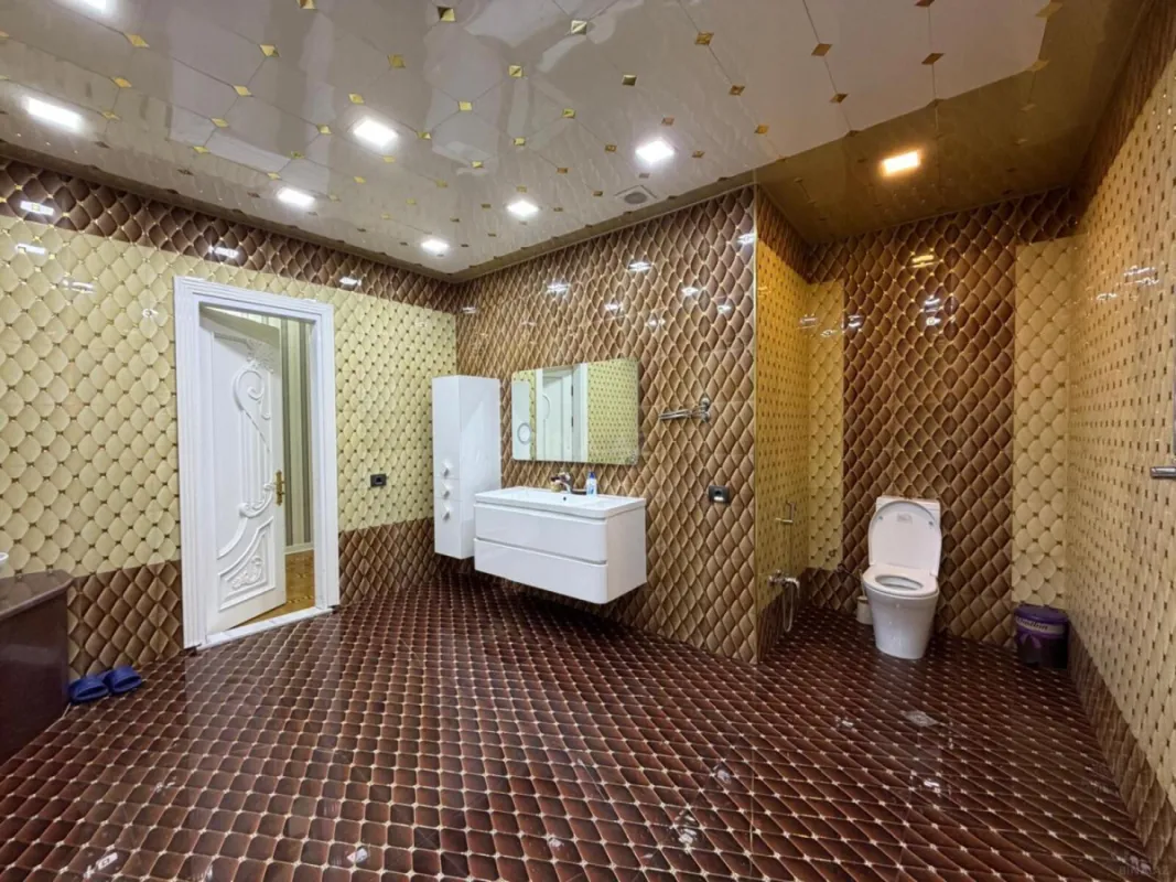 Kirayə verilir 5 otaqlı mənzil 200 m²