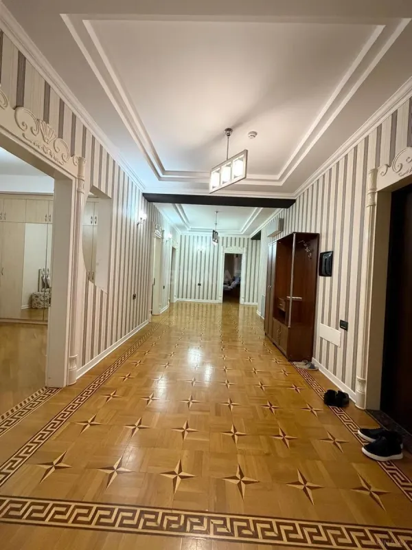 Kirayə verilir 5 otaqlı mənzil 200 m²