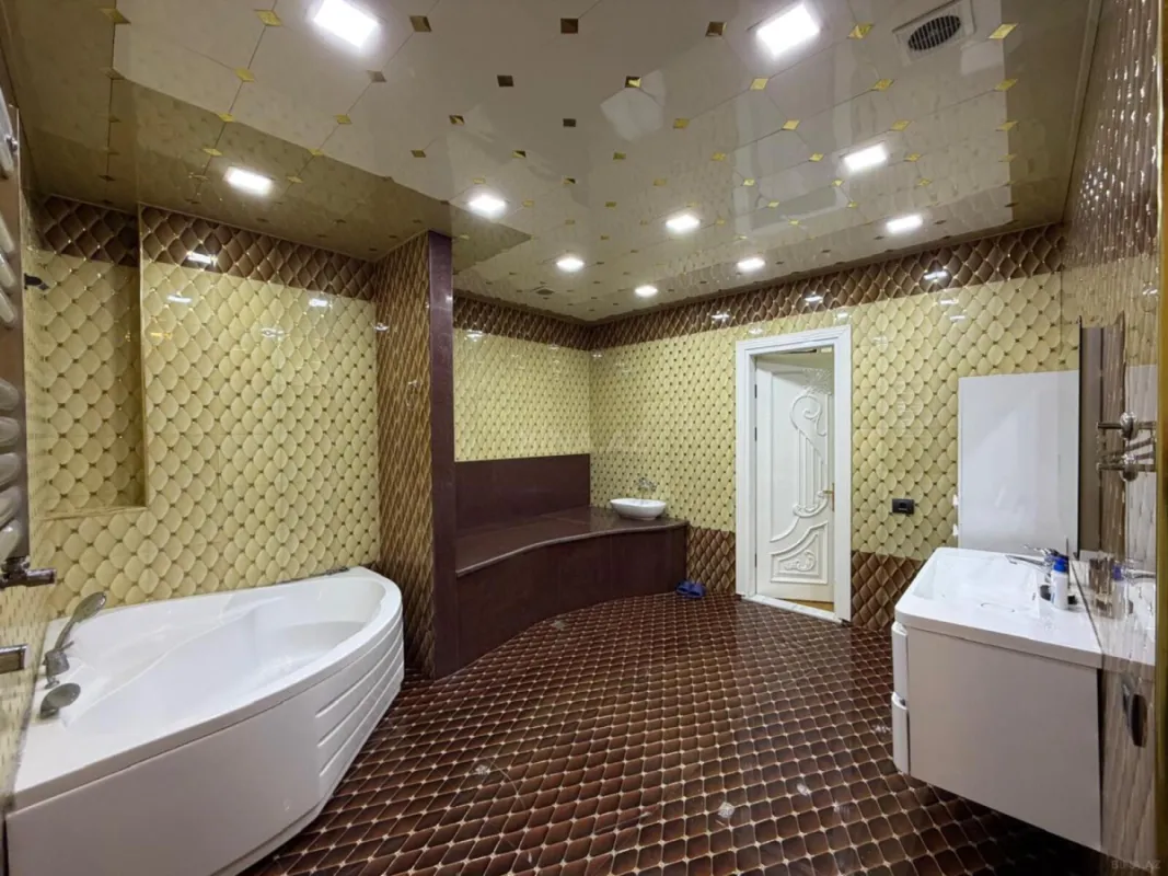 Kirayə verilir 5 otaqlı mənzil 200 m²