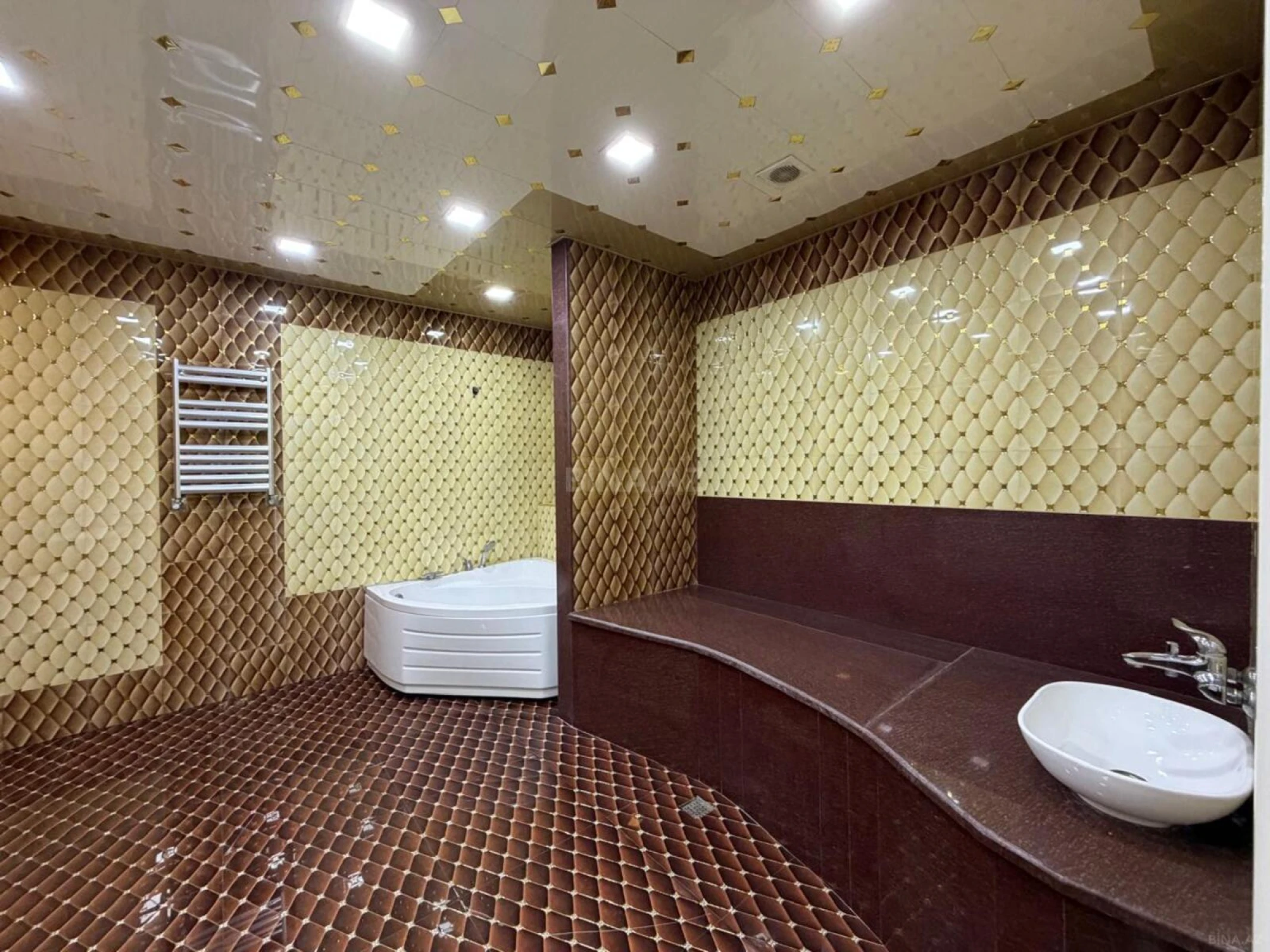 Kirayə verilir 5 otaqlı mənzil 200 m²