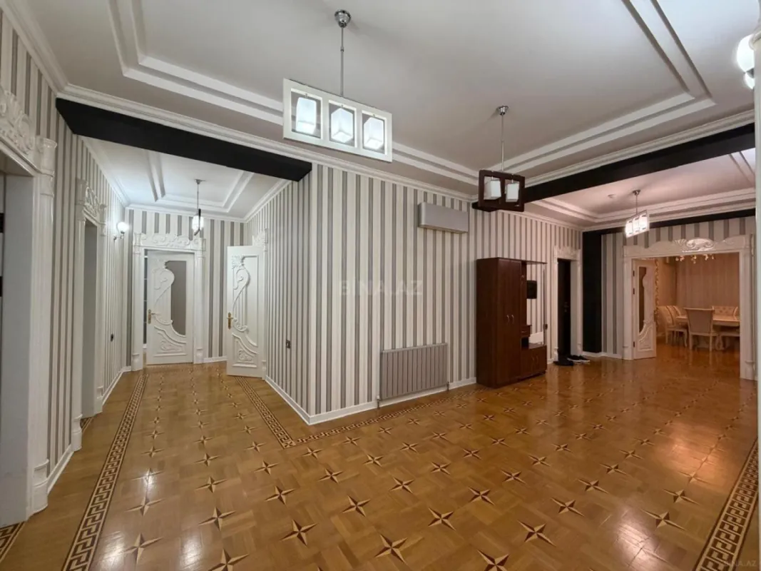 Kirayə verilir 5 otaqlı mənzil 200 m²