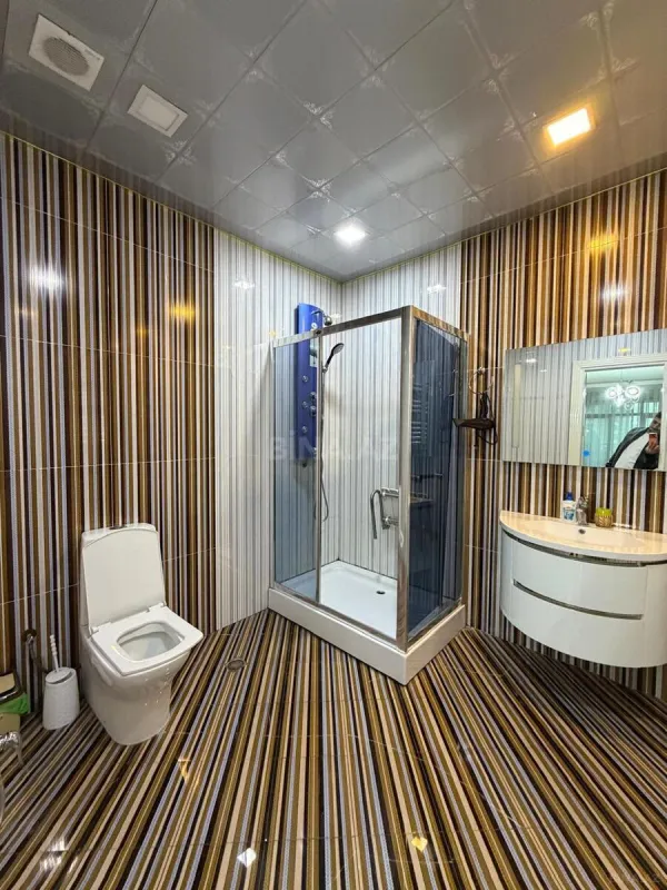 Kirayə verilir 5 otaqlı mənzil 200 m²