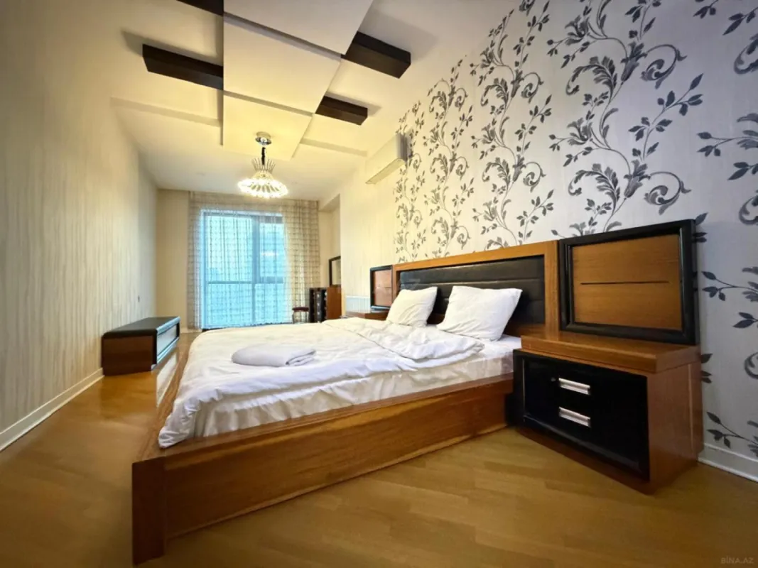 Kirayə verilir 5 otaqlı mənzil 200 m²